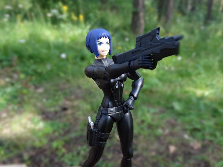 Вот какие бывают у девочек игры! Девушка-стрелок от VERYCOOL и шарнирная фигурка от figma