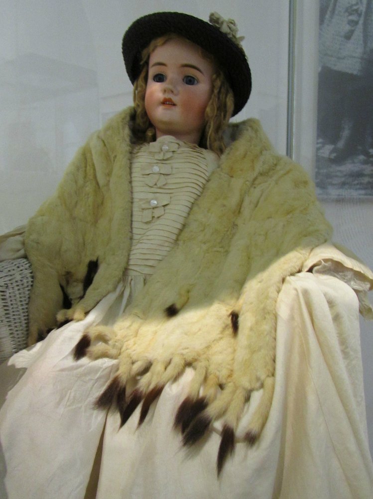 «Мода по-взрослому. Истории из кукольного гардероба» - выставка в Музее-заповеднике «Царицыно» - продолжение - 4-ый зал.