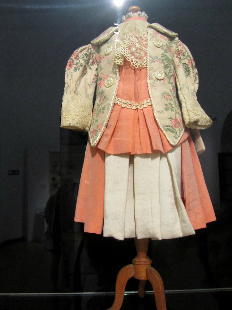 «Мода по-взрослому. Истории из кукольного гардероба» - выставка в Музее-заповеднике «Царицыно» - продолжение - 5-ый зал.