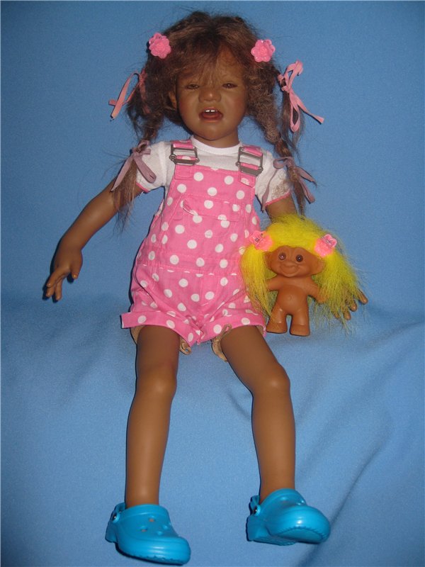 Кто подскажет, как ребенка успокоить? Коллекционная кукла Inke A.Himstedt (фото 6)