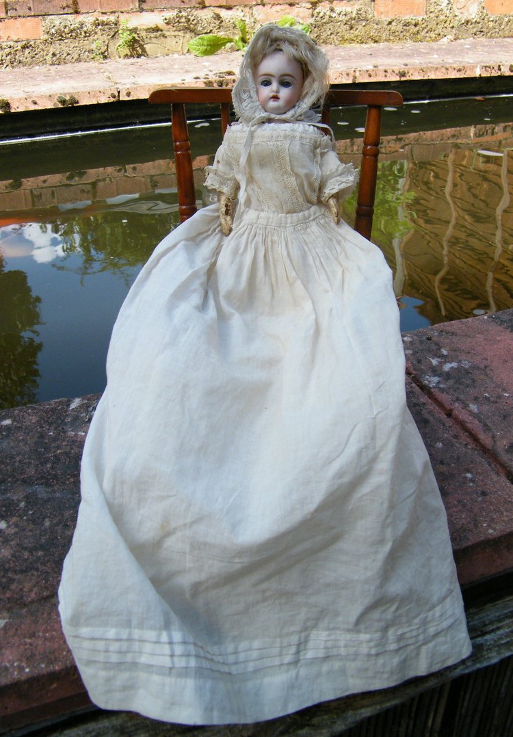 Антикварная карманная кукла Bähr & Pröschild на французском модном теле (фото 2)