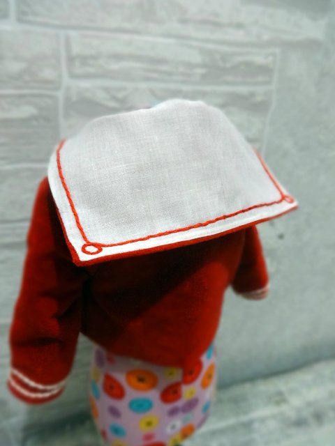 Энн озорная, забавная, любознательная малышка