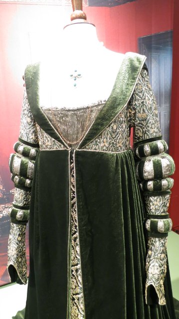 Как за неприметным фасадом может скрыватся просто удивительный Клондайк!!! Или "Это я удачно зашел!!!!!"