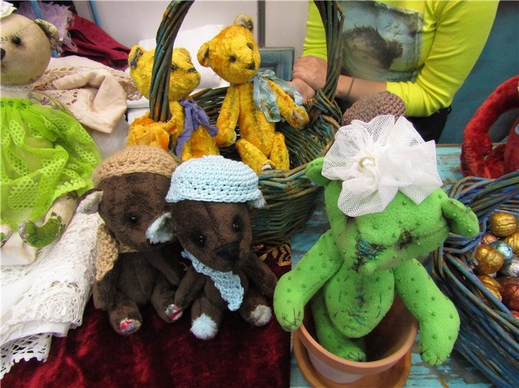 Зелененький он был... По следам выставки кукол на Тишинке 2016. В преддверии выставки «Hello Teddy» 1-4 декабря 2016 | Бэйбики Зелененький он был... По следам выставки кукол на Тишинке 2016. В преддверии выставки «Hello Teddy» 1-4 декабря 2016