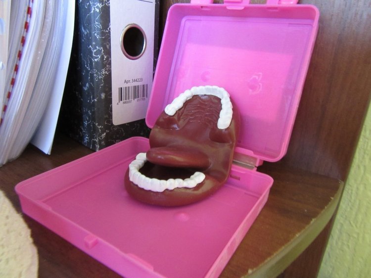 И вновь Хелена посещает логопедический кабинет... а заодно и рассматривает садик