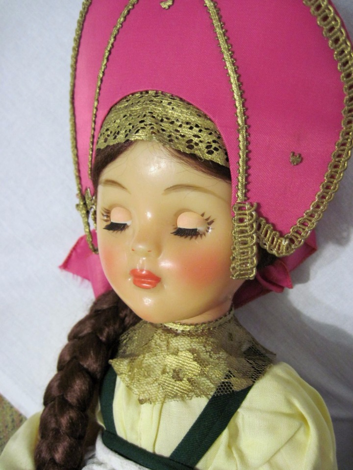 Фабрика 8 марта и серия "Куклы в старинных костюмах русских губерний"