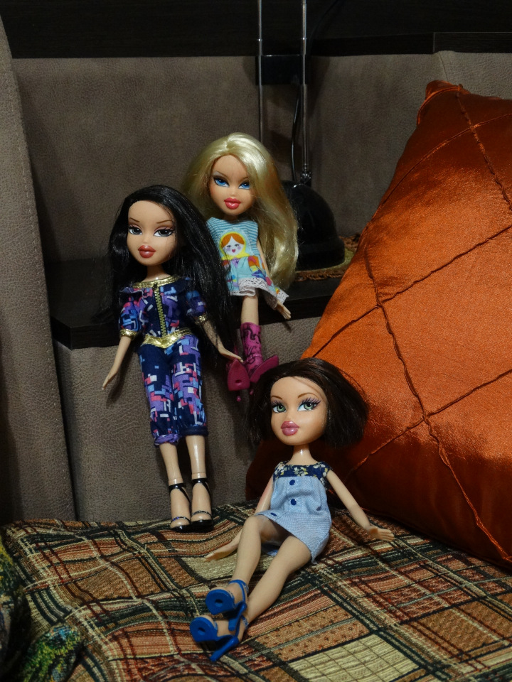 Новенькие жители. Куклы Bratz