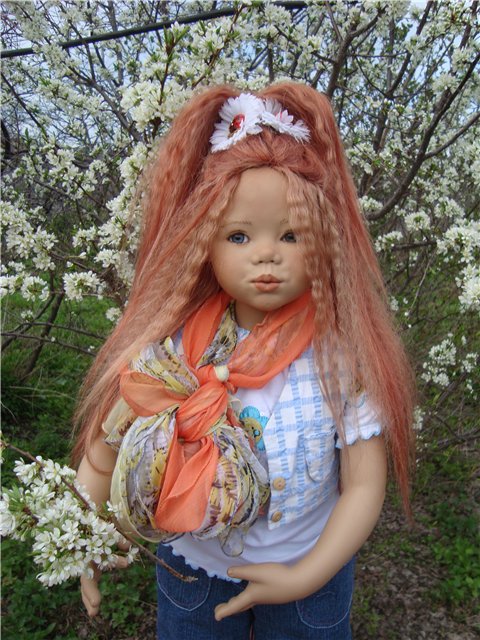 Как хорошо. Новенький костюмчик и сапожки