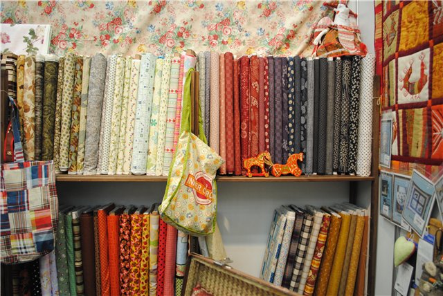 Выставка на Тишинке "Атмосфера творчества". Октябрь 2014. Бусинка к бусинке - получаются бусики! Кружево для антикварных