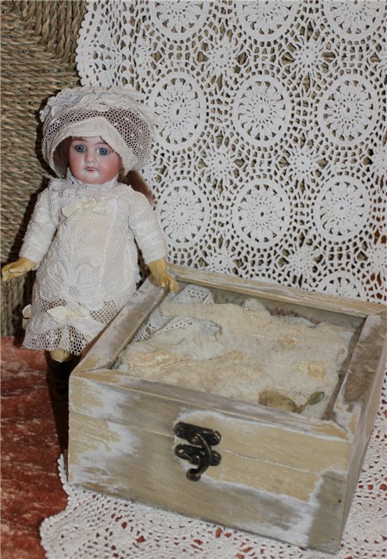 Новый наряд мигнонетт. Антикварная куколка Armand Marseille