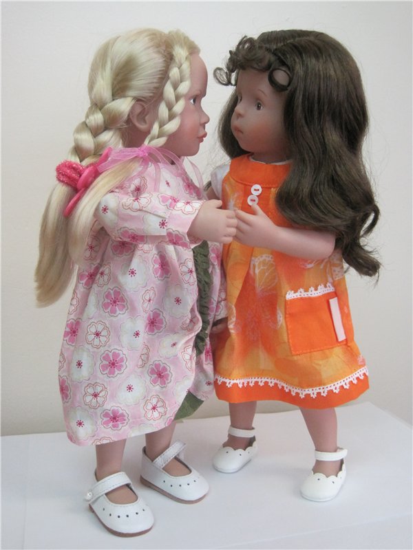 Куколки с рисованными глазками – Элли (Элен от Звернадзе) и Тата (Кати Круз)