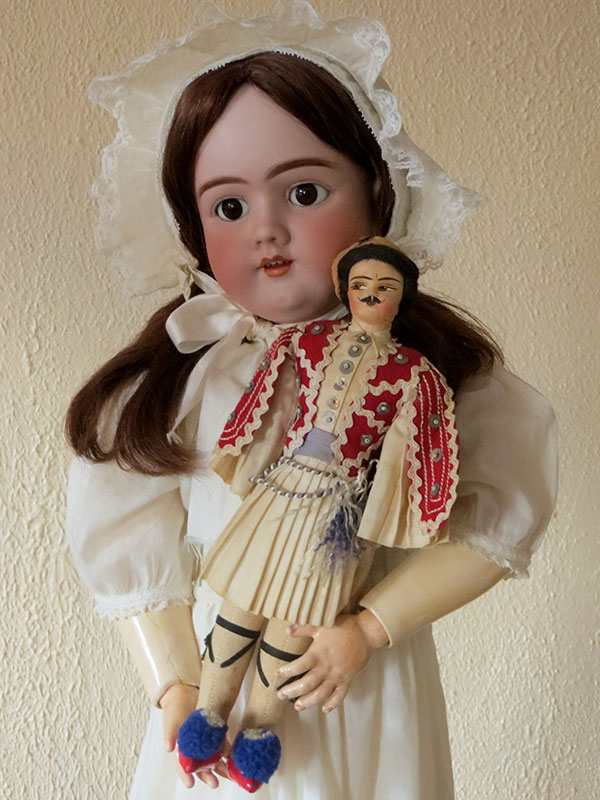 Я верю, что счастье сильнее смерти... Немного о куклах Генриха Хандверка