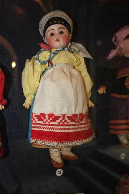 Антикварные куклы в музее барона Штиглица