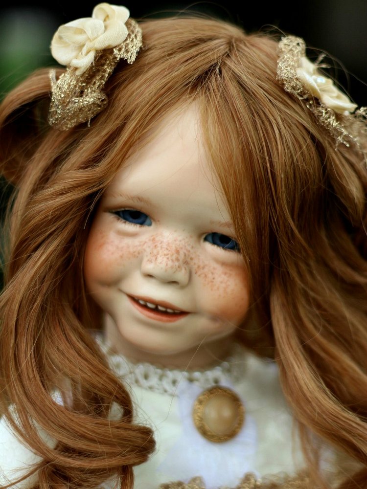 Улыбнется девочка, подмигнет слегка ... кудри ярко-рыжие ручкой теребя