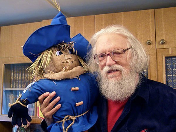 Скажите, как его зовут или Главный иллюстратор изумрудного города. Карабас-пати ко дню рождения Леонида Владимирского