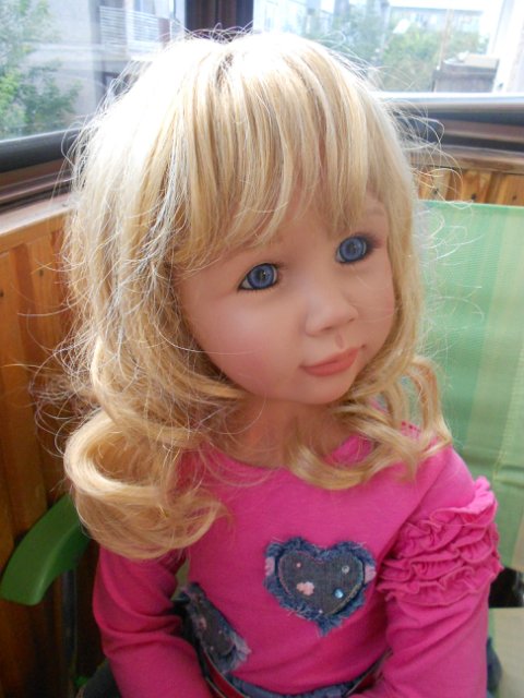 Во всех ты, милочка, паричках хороша