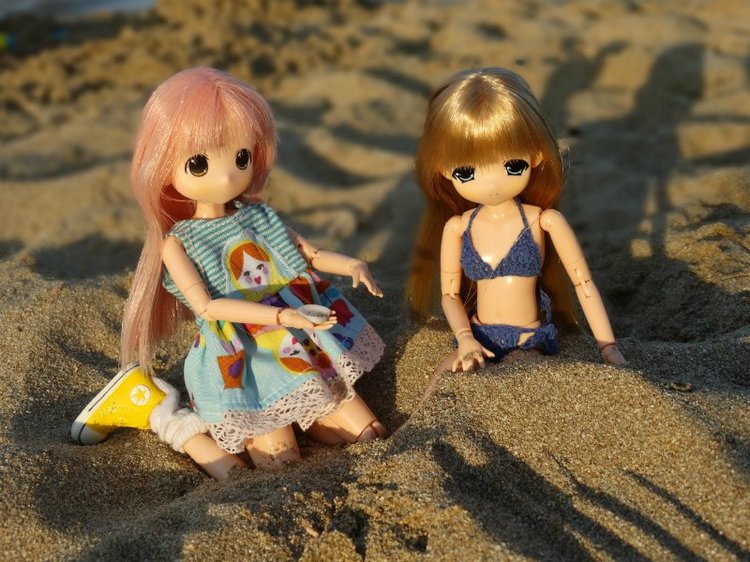 Девочки мамачап на Средиземном море