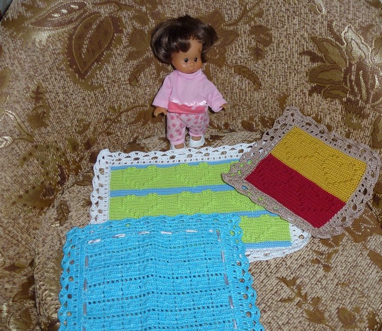 Красивые пледы-одеяльца ручной работы для кукол