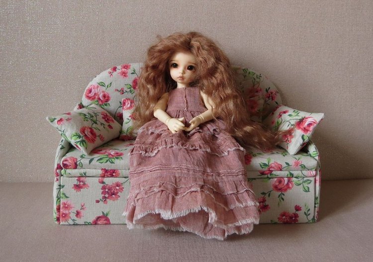 Мой первый опыт создания дивана для кукол