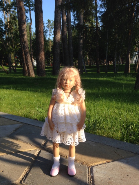 Сири в сосновом лесу. Siri mini club A. Himstedt