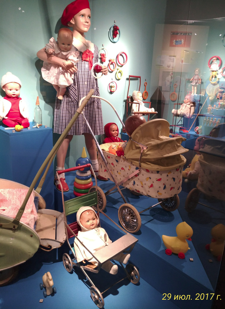 Выставка «Все лучшее – детям. Игрушки 1950–1980 годов из коллекции Сергея Романова». Часть 1