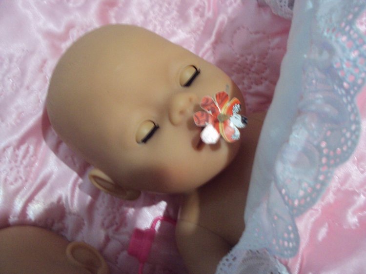 Как быстро уложить спать малыша, потерявшего соску с магнитиком (или: бутылочка - своими руками из подручных средств)