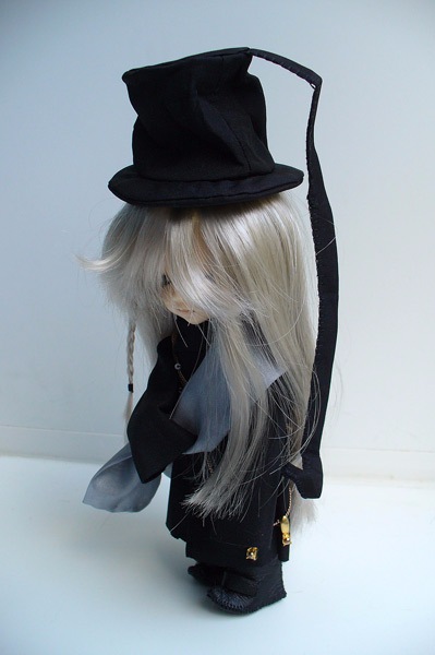 Гробовщик - герой аниме "Kuroshitsuji" ("Тёмный Дворецкий") и кукла