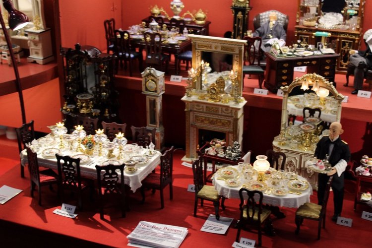 Все на выставку! Кукольные домики и миниатюра