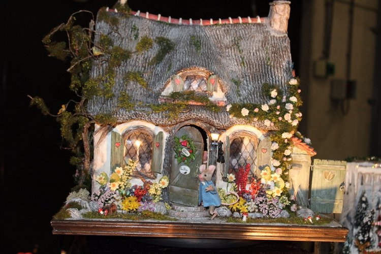 Все на выставку! Кукольные домики и миниатюра