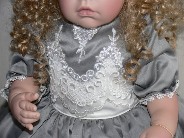 Необыкновенно красивая девушка Harvest Ball, Lee Middleton