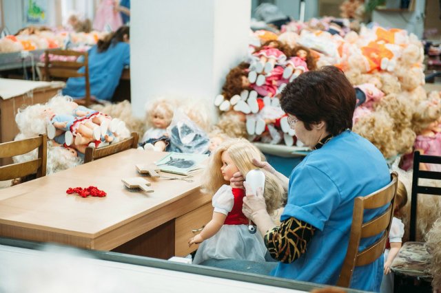 Kак делают кукол - фабрикa игрушек «Весна» в Кирове