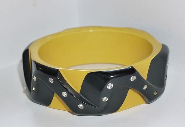 Славный пластик "бакелит"! У него отменный вид! Или возвращение бакелитового болванчика