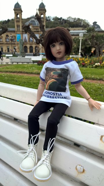 Пегий пёс, бегущий краем моря