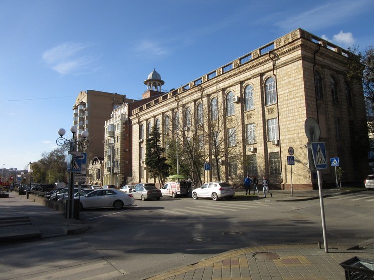 Незнакомка с черном и с косой, или Смертушка тоже хочет дружить