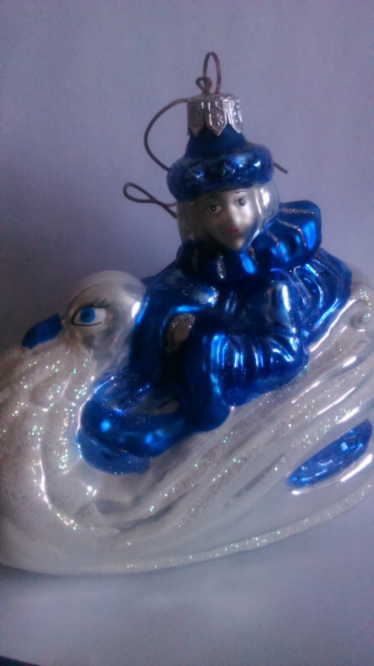 Ребята!! А давайте елочные игрушки показывать! :-)