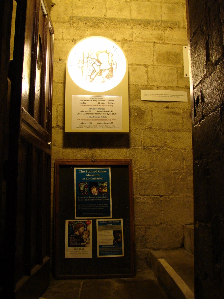 Витражи средних веков. Картины в стекле. Выставка витражей в Ely (фото 10)