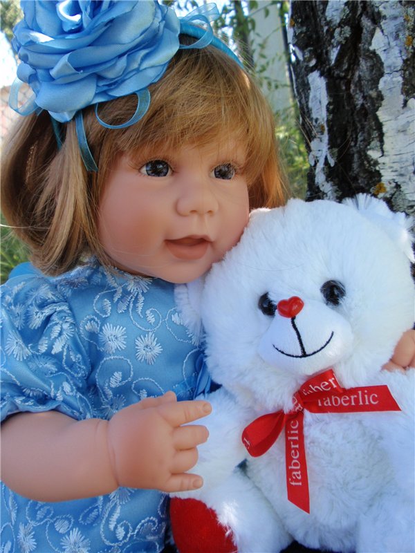 Чудеса с переодеванием продолжаются, моя Люсенька в голубом