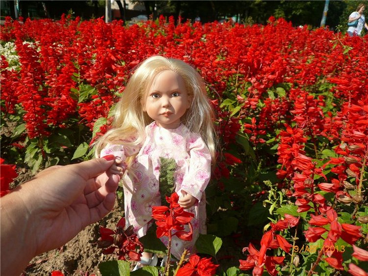 Куколки с рисованными глазками – Элли (Элен от Звернадзе) и Тата (Кати Круз)