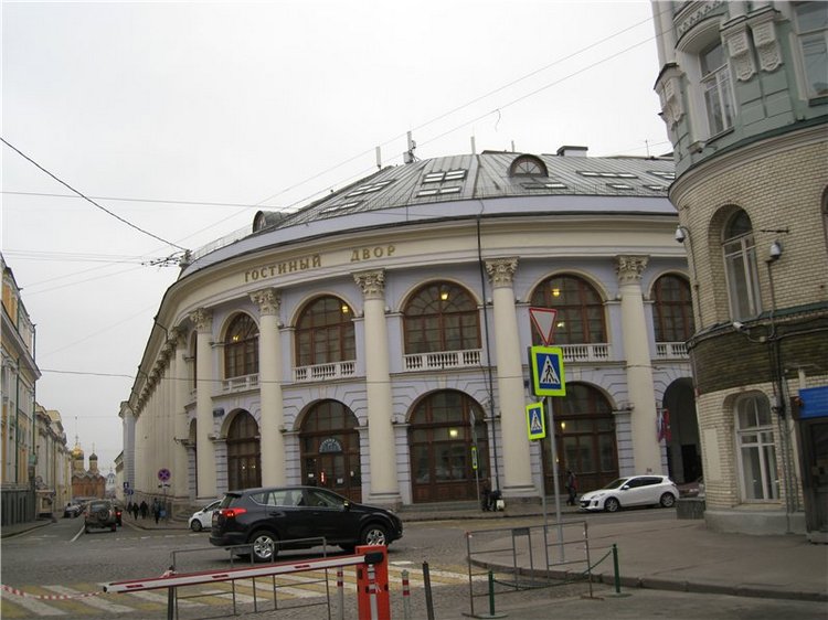 Как Элис и Муся посетили выставку кукол в Гостином дворе