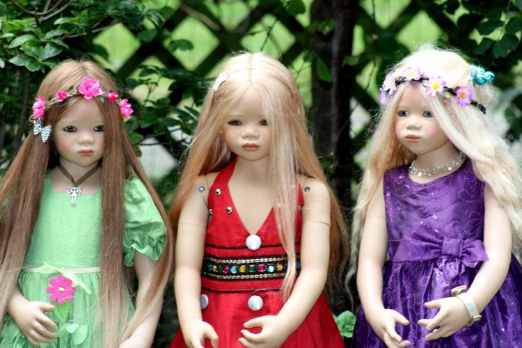 Солнечный денек в саду. Часть вторая - три подружки