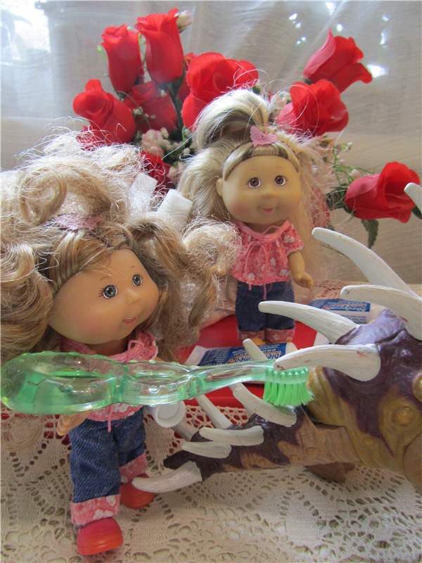 Каждый в мире знает четко - зубы надо чистить щеткой