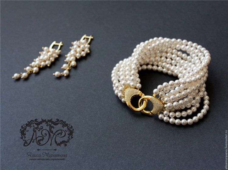 Надели шарики на нити. Красиво очень, посмотрите! Сваровски нашими глазами