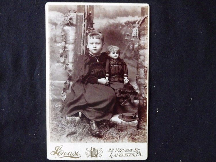 Cтаринные фотографии девочек с куклами