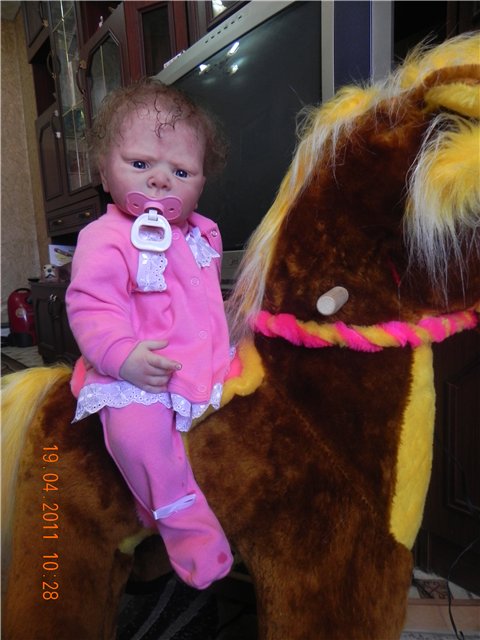 У пони длинная челка, из нежного шелка (фото 4)