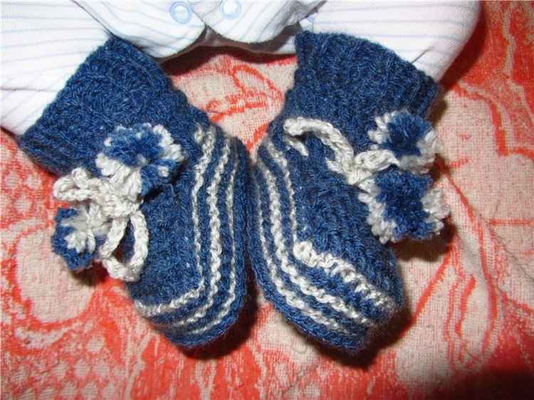 Первые вязалочки - одевалочки)