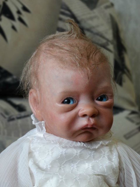 Малышка реборн Пейдж примеряет крестильное платье (фото 10)