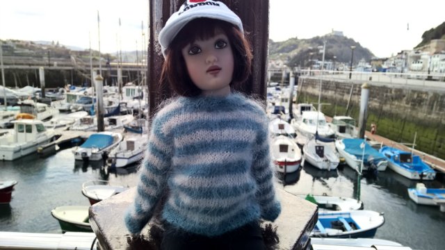 Пегий пёс, бегущий краем моря