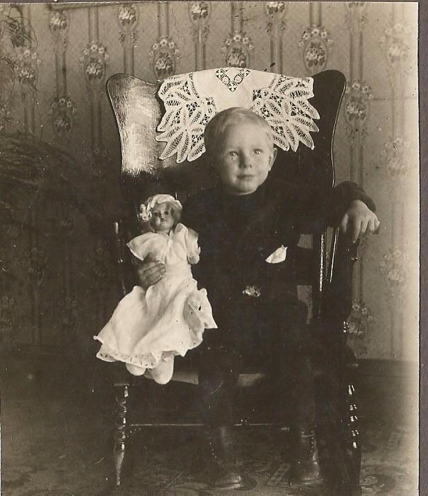 Старый фотоальбом. Девочки и куклы - продолжение