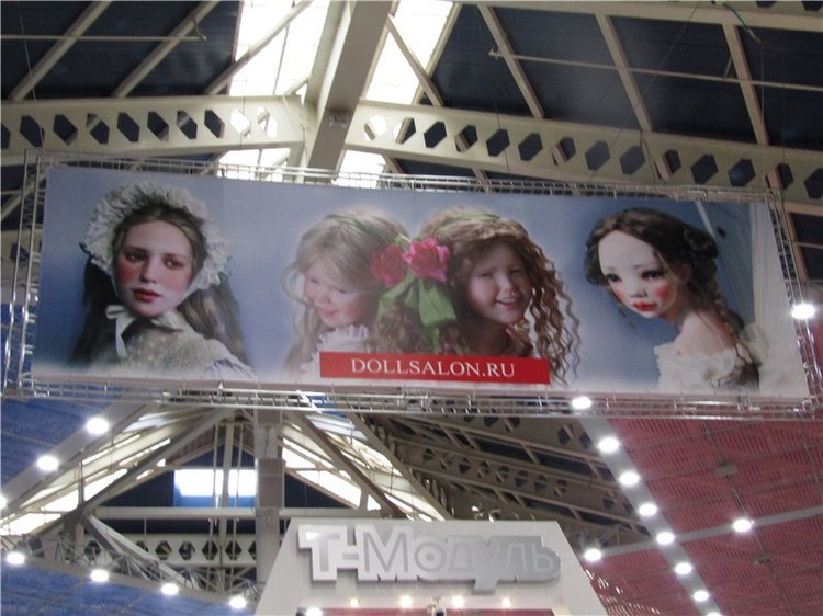 Тишинка, октябрь 2016. Куклы. Начинается выставка с лестницы. Фотобзор | Бэйбики Тишинка, октябрь 2016. Куклы. Начинается выставка с лестницы. Фотобзор