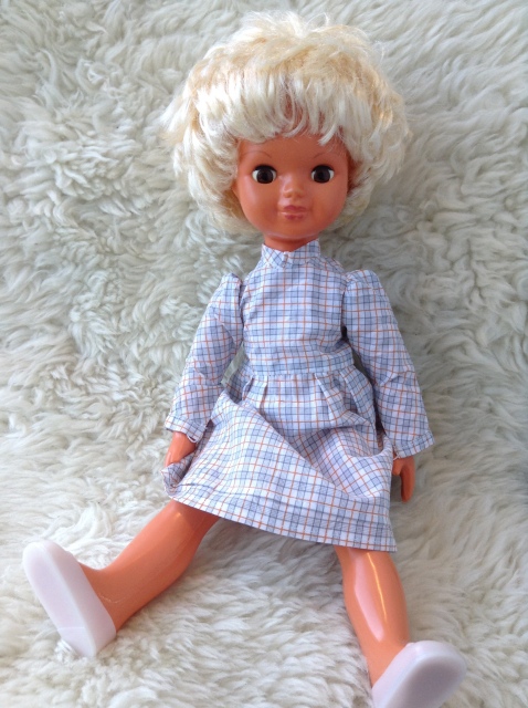 Помогите опознать куклу, на спине клеймо PEW, пластик, высота 35 см